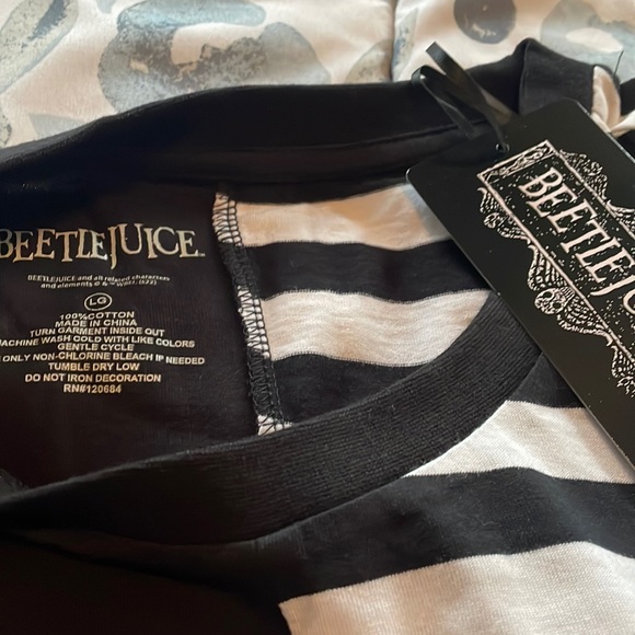NWT OFFICIALLY LICENSED Beetlejuice Long T-Shirt Graphic Tee Top Horror Pink - Picture 3 of 4